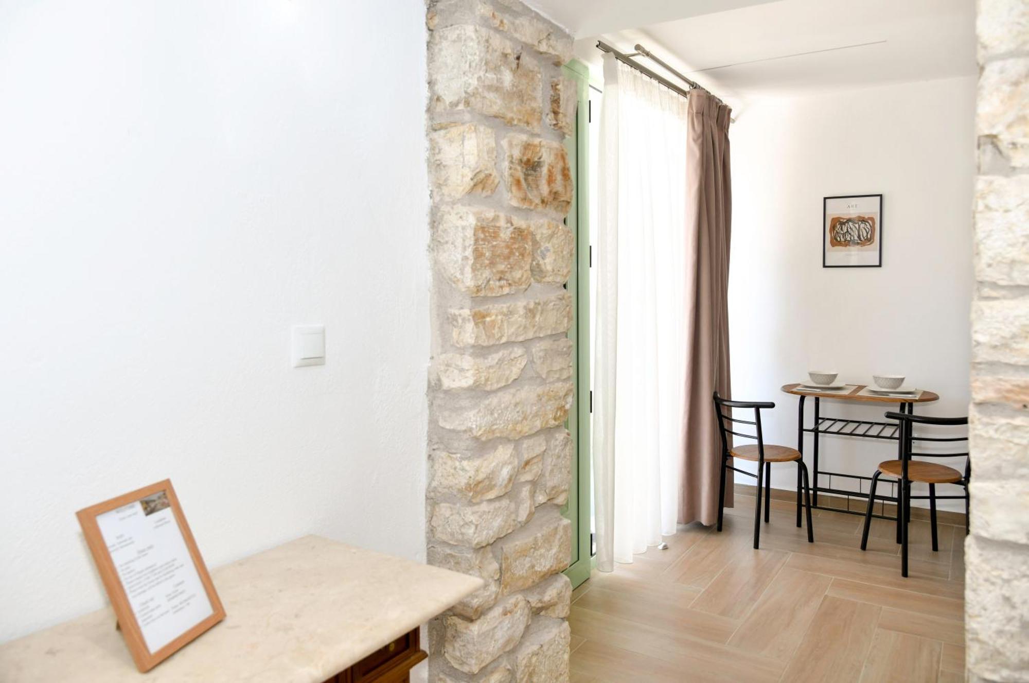 Captain Theo Annoula Apartamento